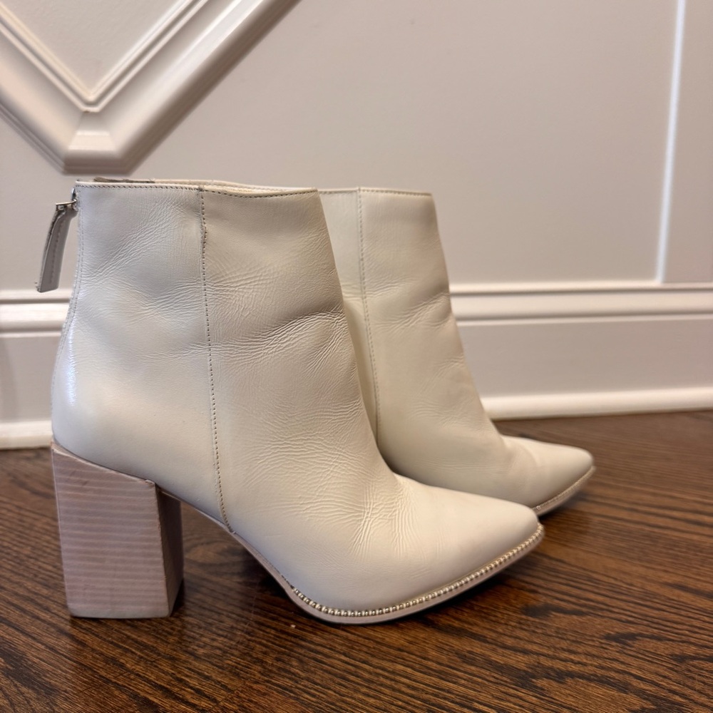 Steve Madden Olga Whitw Cream Ankle Booties Women’s 9